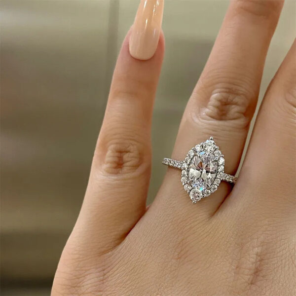 Women's Simple Mosaic Oval Zircon Ring