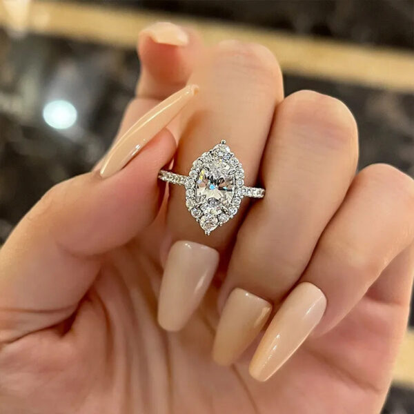 Women's Simple Mosaic Oval Zircon Ring - Image 4
