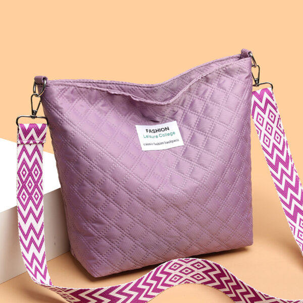 Fashion Quilted Shoulder Diamond Lattice Letter Label Large-capacity Crossbody Bag - Image 4