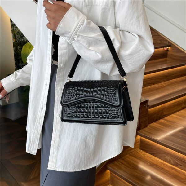 Pattern Shoulder Commuter Western Style Messenger Bag - Image 4