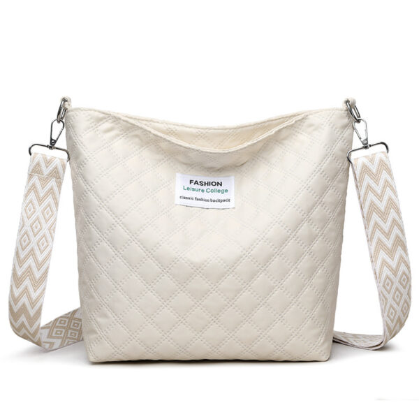 Fashion Quilted Shoulder Diamond Lattice Letter Label Large-capacity Crossbody Bag - Image 5