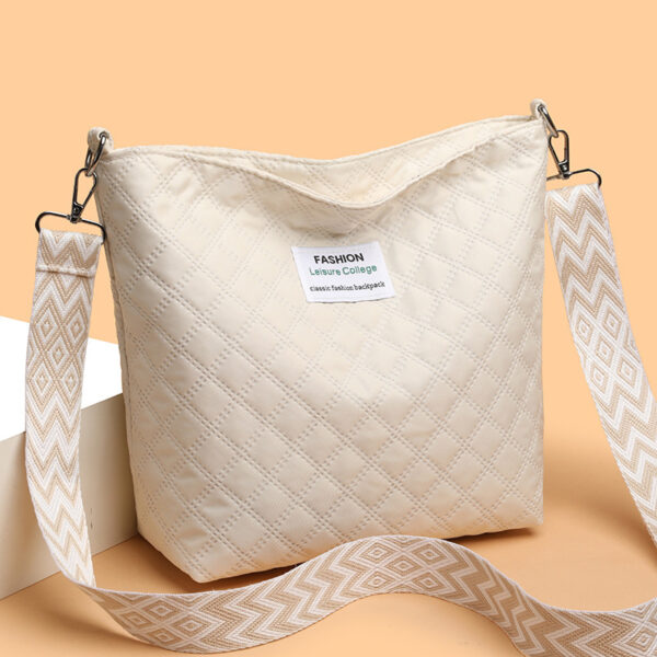 Fashion Quilted Shoulder Diamond Lattice Letter Label Large-capacity Crossbody Bag - Image 6