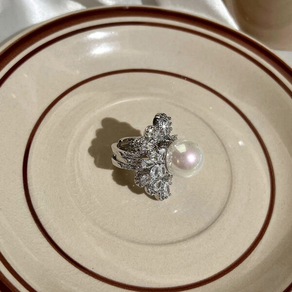 Women's European And American Luxury Pearl Ring - Image 2
