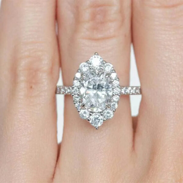 Women's Simple Mosaic Oval Zircon Ring - Image 3